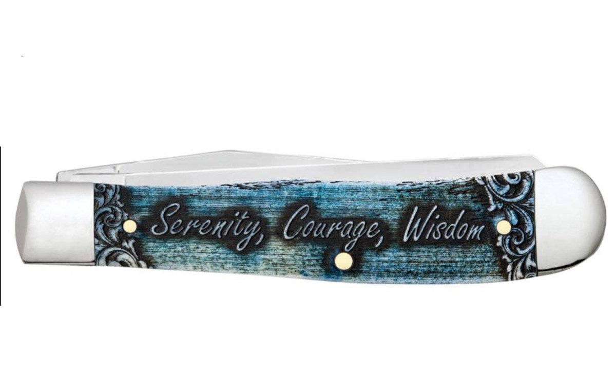 Case (38822) "Trapper" Non-Locking Folder, 3.24"/3.27" Stainless Steel Mirror Polish Clip Point/Spey Blades, 'Serenity Prayer' Design Dyed Natural Bone Handle, Slip Joint - Image 3